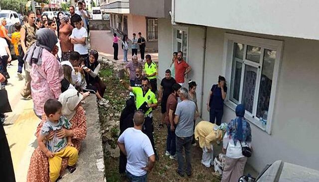Otomobil apartman bahçesine uçtu, faciadan dönüldü