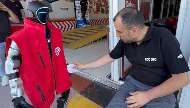 Sanayide ile başlayan robot çırağın ilk isteği ‘zam’ oldu