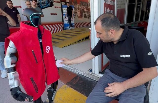 Sanayide ile başlayan robot çırağın ilk isteği ‘zam’ oldu