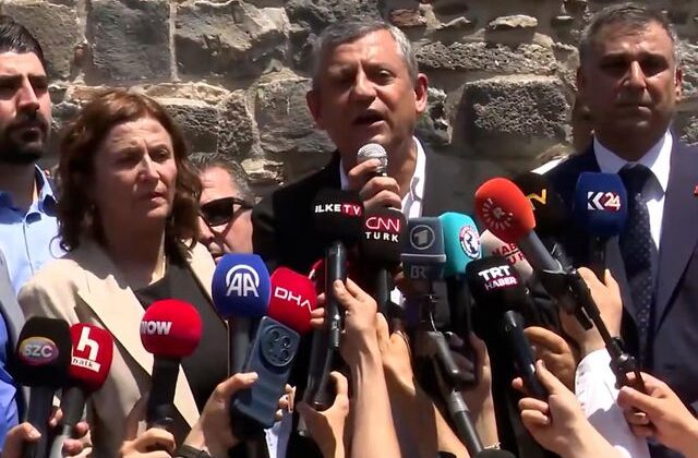 Özgür Özel Diyarbakır’da: Güne Selahattin Demirtaş’ın selamıyla başladık