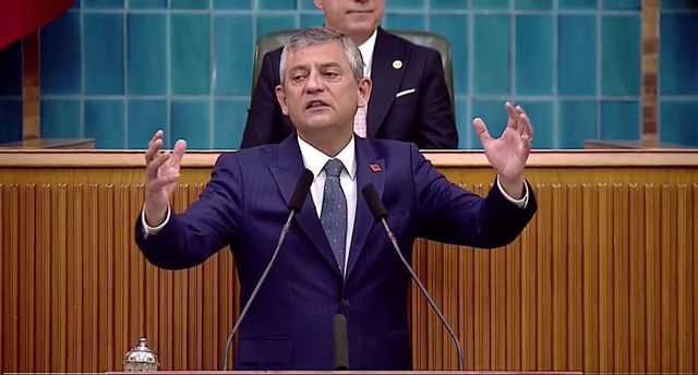 Özgür Özel, salonda “Hain Kemal” sloganı atanları böyle susturdu