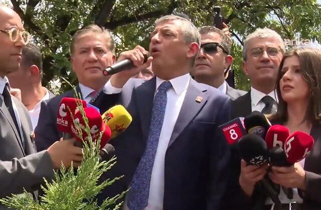 Özgür Özel’den TBMM önünde toplanan kalabalığı coşturan sözler