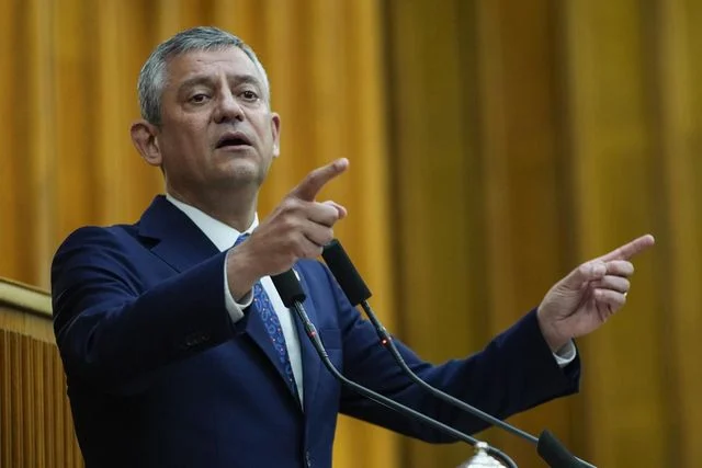 Özgür Özel: Anketlere göre yeni parti kurarsak AK Parti’nin 4 puan önündeyiz