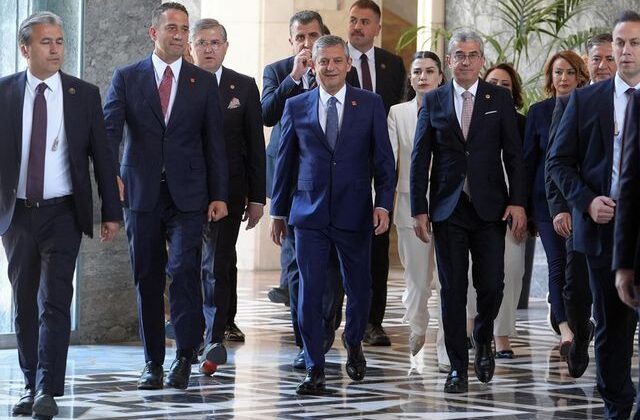 Özgür Özel’in yol haritası netleşti! Yeni parti için tarih belli oldu