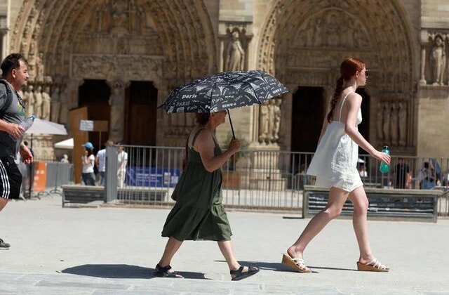 Sıcakların etkili olduğu Paris çevresinde son 24 saatte yaklaşık 3 bin kişi hastanelere başvurdu