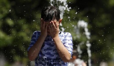 Paris’te aşırı sıcakların etkili olduğu dün 109 kişi hayatını kaybetti