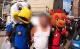 Dünya Kupası maskotu sandı, karşısında polisi buldu