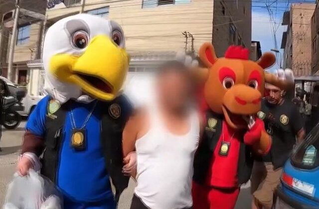 Dünya Kupası maskotu sandı, karşısında polisi buldu