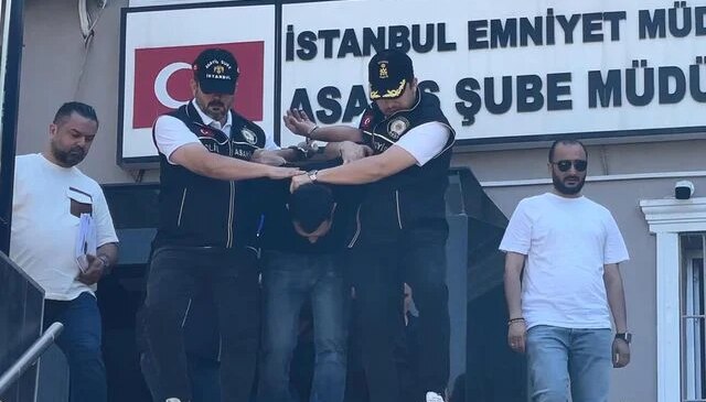 Postacı kılığıyla gelerek cinayeti işledi: Cinayetin arka planında intikam iddiası