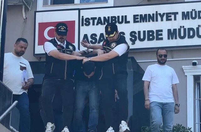 Postacı kılığıyla gelerek cinayeti işledi: Cinayetin arka planında intikam iddiası