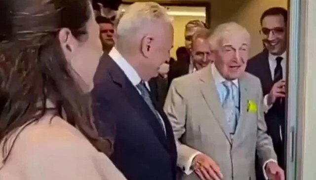 Rahmi Koç “Kürt kadın” fıkrasından dolayı özür diledi