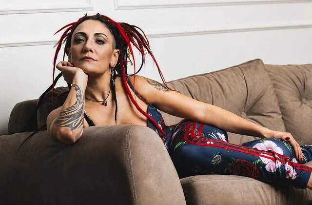 Rock müziğin asi kızı Özlem Tekin yıllar sonra kameraya yakalandı