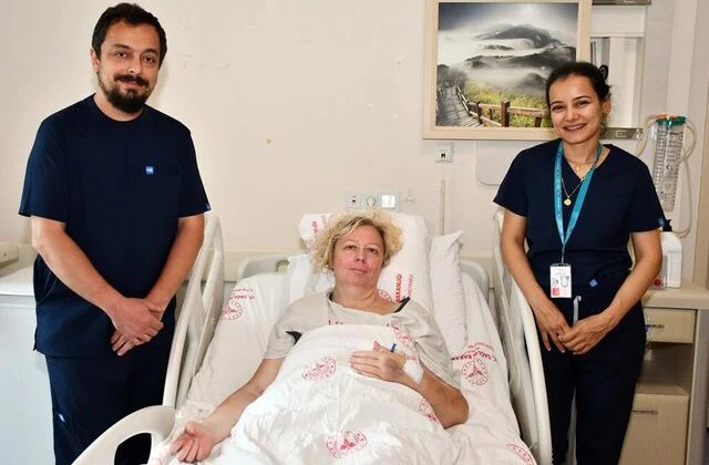 Alanya’da karnından 12 kilogramlık kitle çıkarılan Rus hasta sağlığına kavuştu