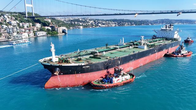 Rusya’da saldırıya uğrayan tanker İçin İstanbul Boğazı kapatıldı