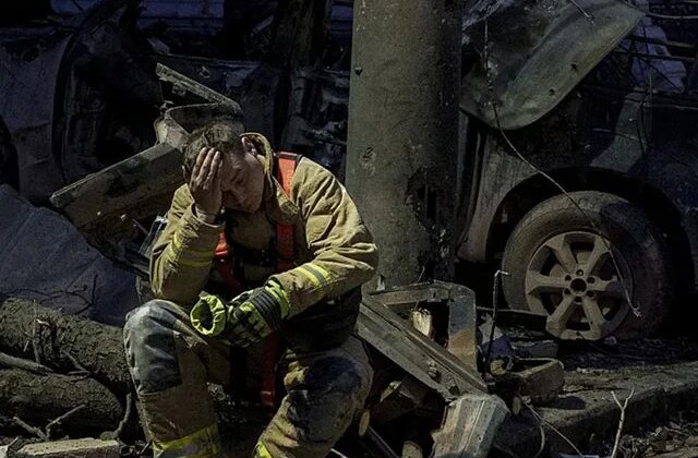 Rusya, Ukrayna’ya saldırdı: 5’i kurtarma görevlisi 9 kişi öldü