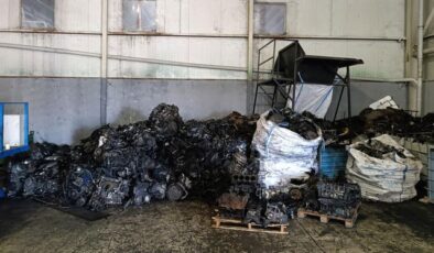 Yurt dışına sevk edilmesi gereken araç ve motor parçaları bir depoda ele geçirildi