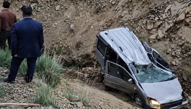 Van’da şarampole yuvarlanan hafif ticari aracın sürücüsü öldü