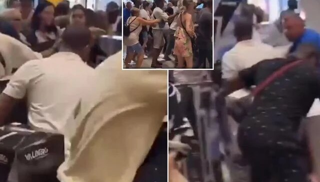 Sıcaktan bunalan halk vantilatör kapmak için mağazada birbirini ezdi