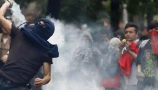 Şili’de öğrencilerin hükümeti protestosunda 25 kişi yaralandı