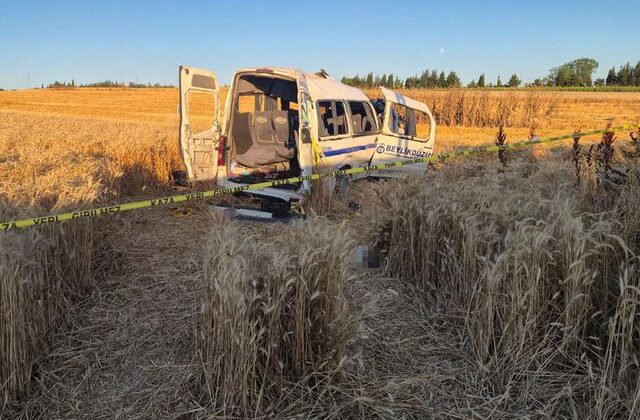 Silivri’de yolcu minibüsü tarlaya uçtu: 2 ölü, 10 yaralı