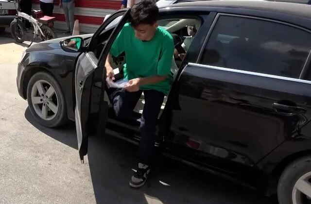 Sınava 1 dakika kala yetişti, ama unuttuğu bir şey vardı