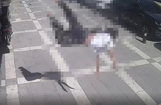 Güvercinlerle ilgilenirken 2’nci kattan düştü; o anlar kamerada