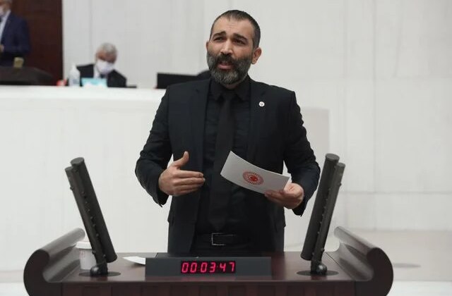 Siyasetten uzaklaşan Barış Atay, ünlü oyuncuyla aşk kaçamağında
