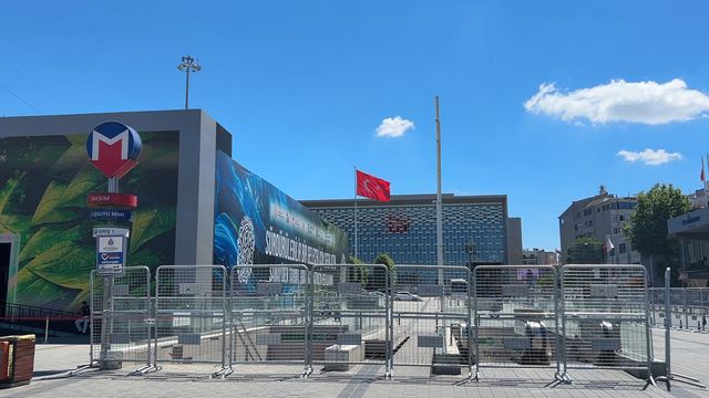 Taksim’deki metro istasyonları geçici süreyle kapatıldı
