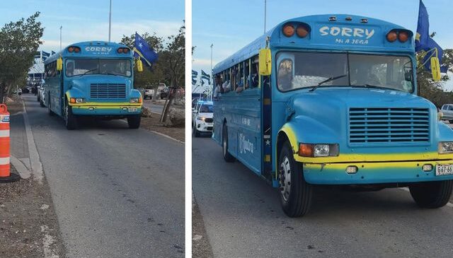 Tarihinde ilk kez Dünya Kupası’na katılacak olan Curaçao Milli Takımı’nın otobüsü olay oldu