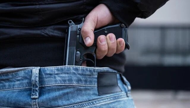 Mersin’de bir baba oğlu tarafından silahla vuruldu