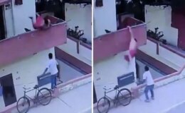 Tembelliğin sonu kötü Bitti: Dondurmacıya uzanayım derken balkondan yere çakıldı!