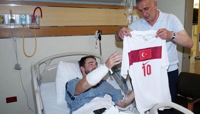 TFF Başkanı Hacıosmanoğlu, kaza geçiren ABD’li polisi hastanede ziyaret etti