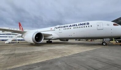THY uçağında korku dolu anlar: Antalya’da radar direğine çarptı