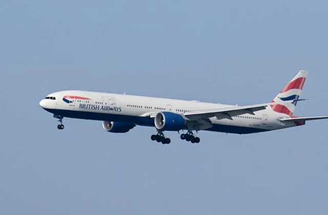Tokyo’daki havalimanında British Airways yolcu uçağında akıllı telefon alev aldı
