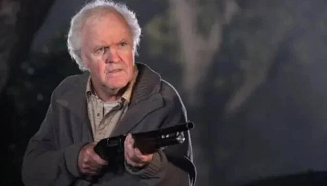 Hollywood’un ünlü oyuncusu sevgilisinin oğlu tarafından bıçaklanarak öldürüldü