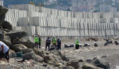 Devasa bloklar Faroz Limanı’na dizildi, görenler Çin Seddi’ne benzetti