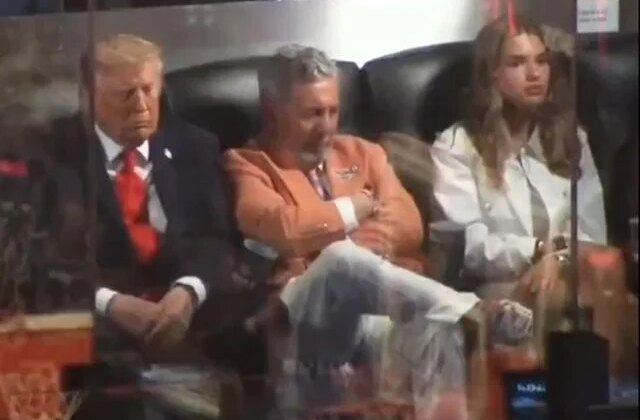 Trump’ın maç keyfi kısa sürdü! Kameralar her şeyi kaydetti