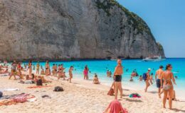 Turist akınına uğruyordu! Dünyaca ünlü plaja giriş yasaklandı