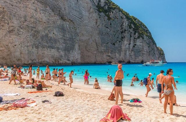 Turist akınına uğruyordu! Dünyaca ünlü plaja giriş yasaklandı