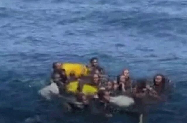 Batmak üzere olan bottaki 48 kişiyi Türkler kurtardı