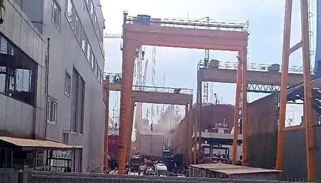 Tuzla Dentaş Tersanesi’nde gemi yangını: Çok sayıda ekip sevk edildi