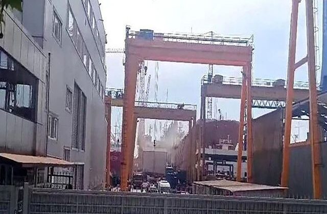 Tuzla Dentaş Tersanesi’nde gemi yangını: Çok sayıda ekip sevk edildi