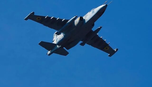 Ukrayna ordusuna ait bombardıman uçağı düştü