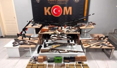 Uşak’ta silah ve tarihi nitelikteki tüfekler ele geçirildi
