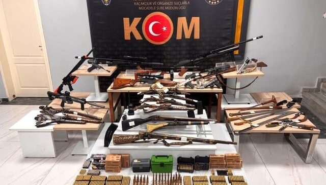 Uşak’ta silah ve tarihi nitelikteki tüfekler ele geçirildi