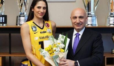 VakıfBank Voleybol Takımı, Derya Cebecioğlu’na veda etti