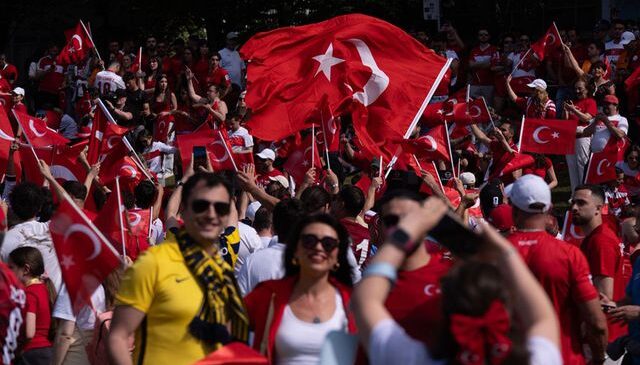 Vancouver’a Türk damgası! Sokaklar Türkiye sesleriyle inledi
