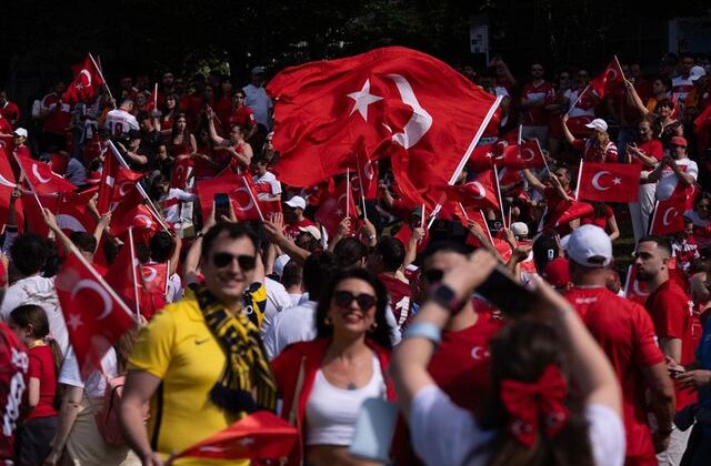 Vancouver’a Türk damgası! Sokaklar Türkiye sesleriyle inledi