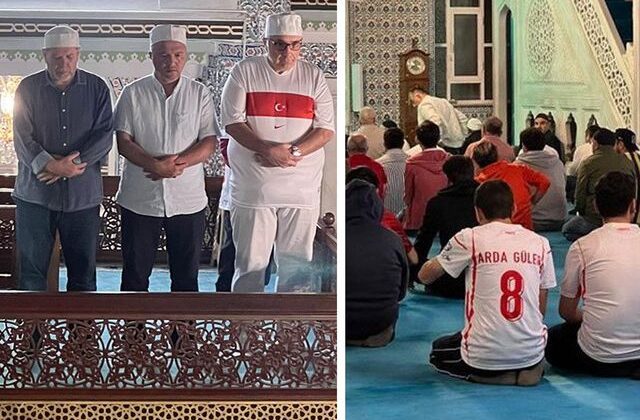 İstanbul’daki vatandaşlar, sabah namazına milli formayla katıldı