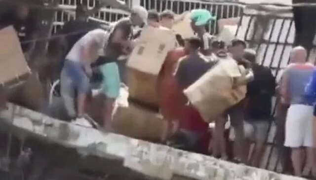 Venezuela’da depremler sonrası sokaklarda yağma başladı
